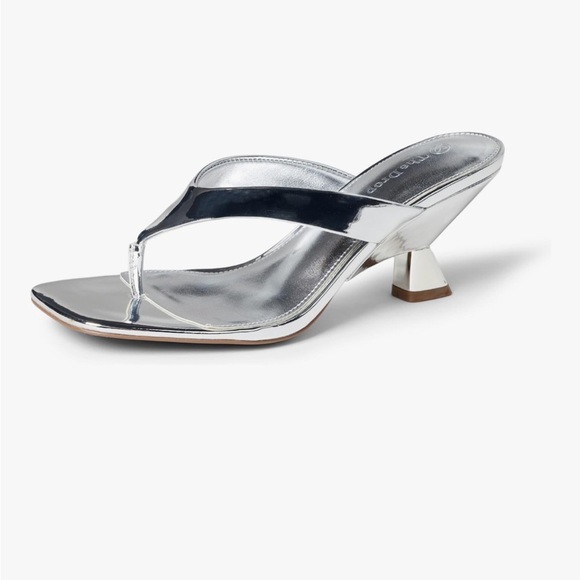 NWT The Drop Chic Silver Dakota Thong Sandal with Sculpted Heel  size 11 - Picture 1 of 11